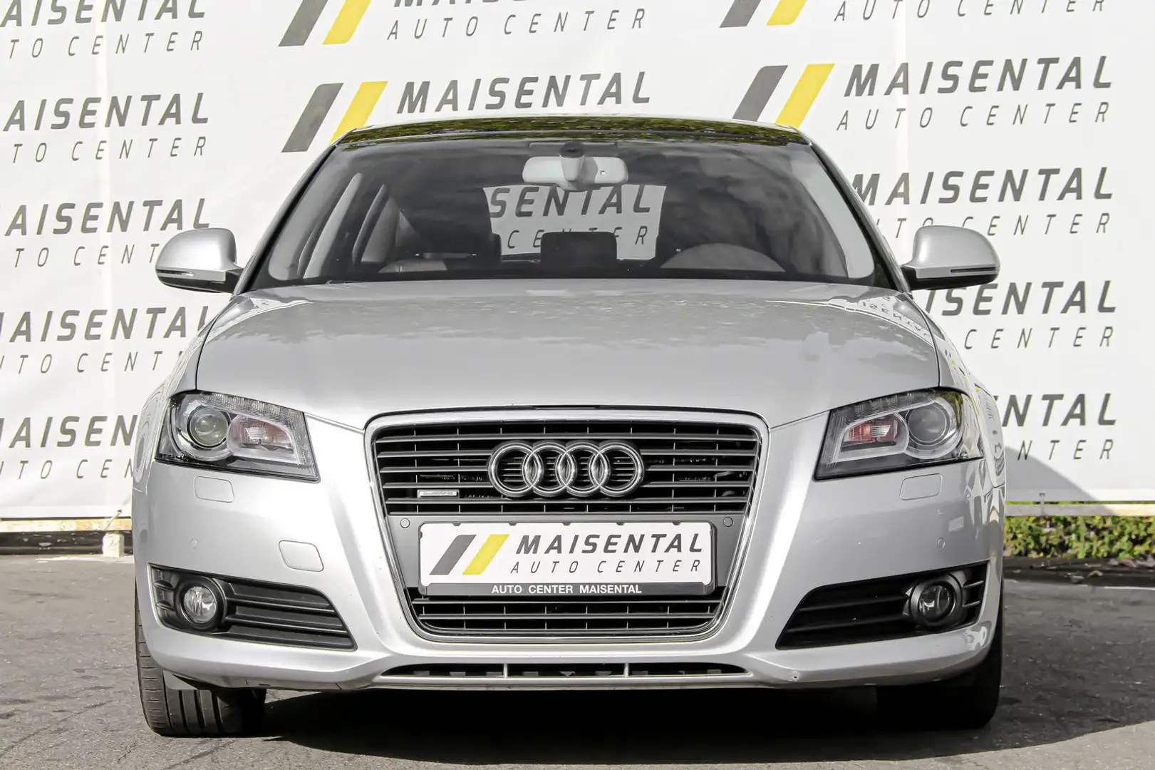 Audi A3 2.0 TFSI Ambiente Quattro|Leder|Pano|PDC|Temp Stříbrná - 2