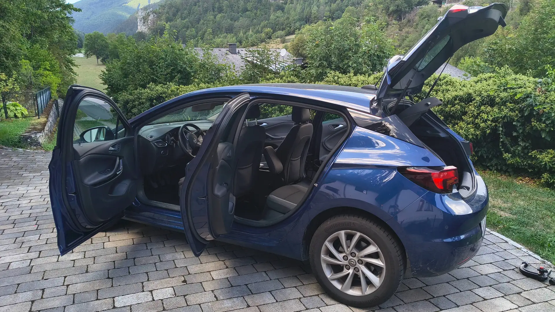 Opel Astra Astra 1,2 Turbo Direct Injection Business Elegance Business Elegance Blau - 1