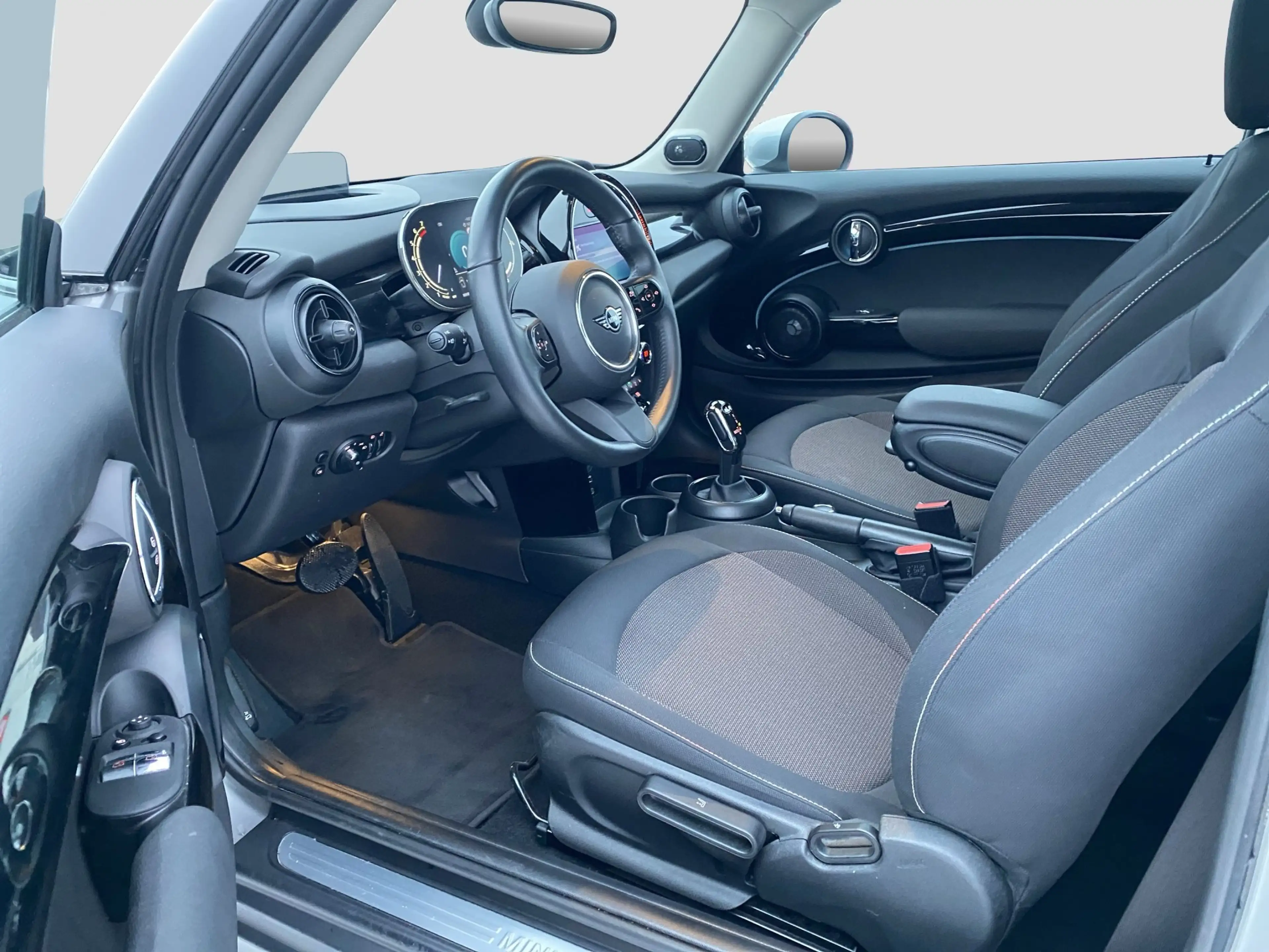 MINI Cooper Aut. Essential Trim PanoSD HUD HiFi H-K 1.Hd. — photo 10