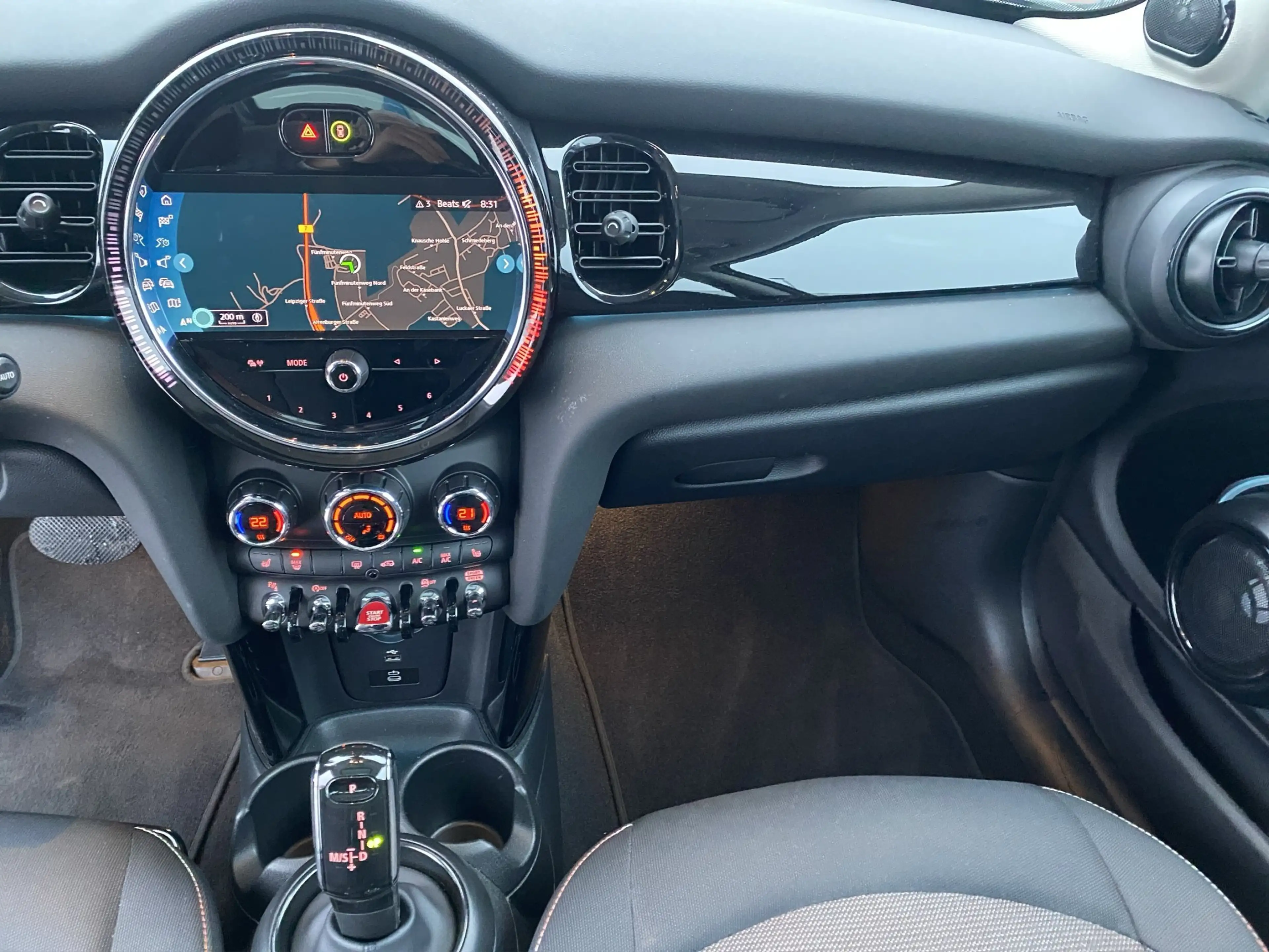 MINI Cooper Aut. Essential Trim PanoSD HUD HiFi H-K 1.Hd. — photo 12