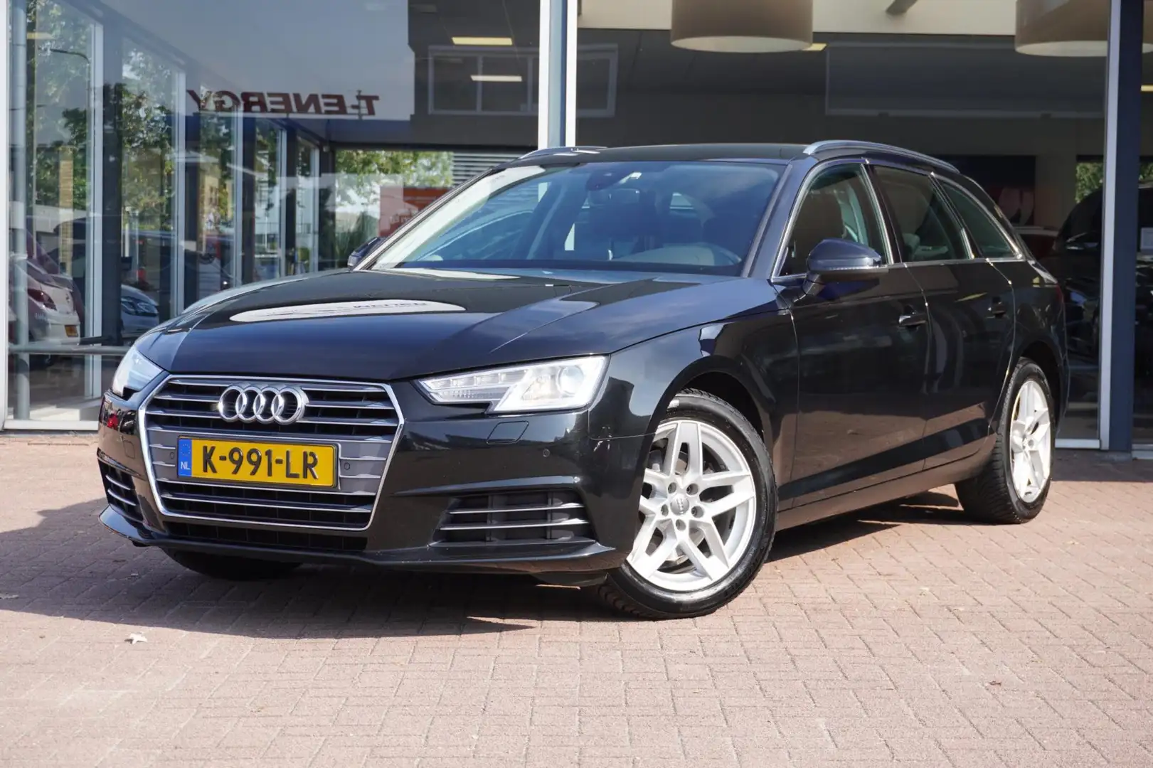 Audi A4 Avant 2.0 TDI Automaat | Navigatie | Airco | Elek. Zwart - 1