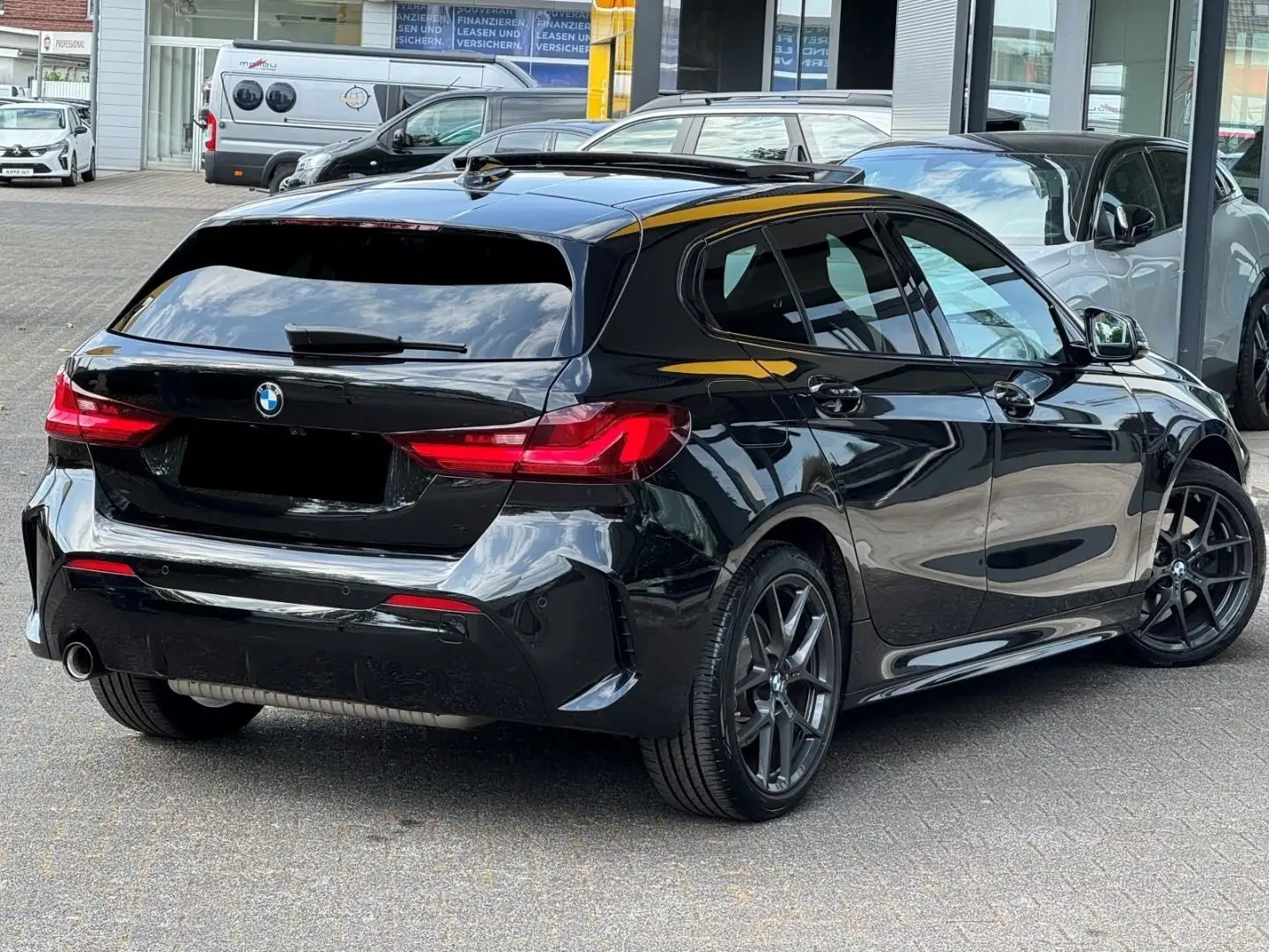 BMW 116 116i Aut. M Sport Schwarz - 2