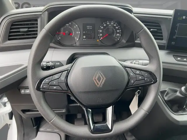 Renault Master view 11