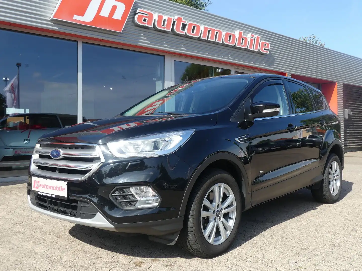 Ford Kuga Titanium 4x4 AHK*Navi*SHZ* Schwarz - 1
