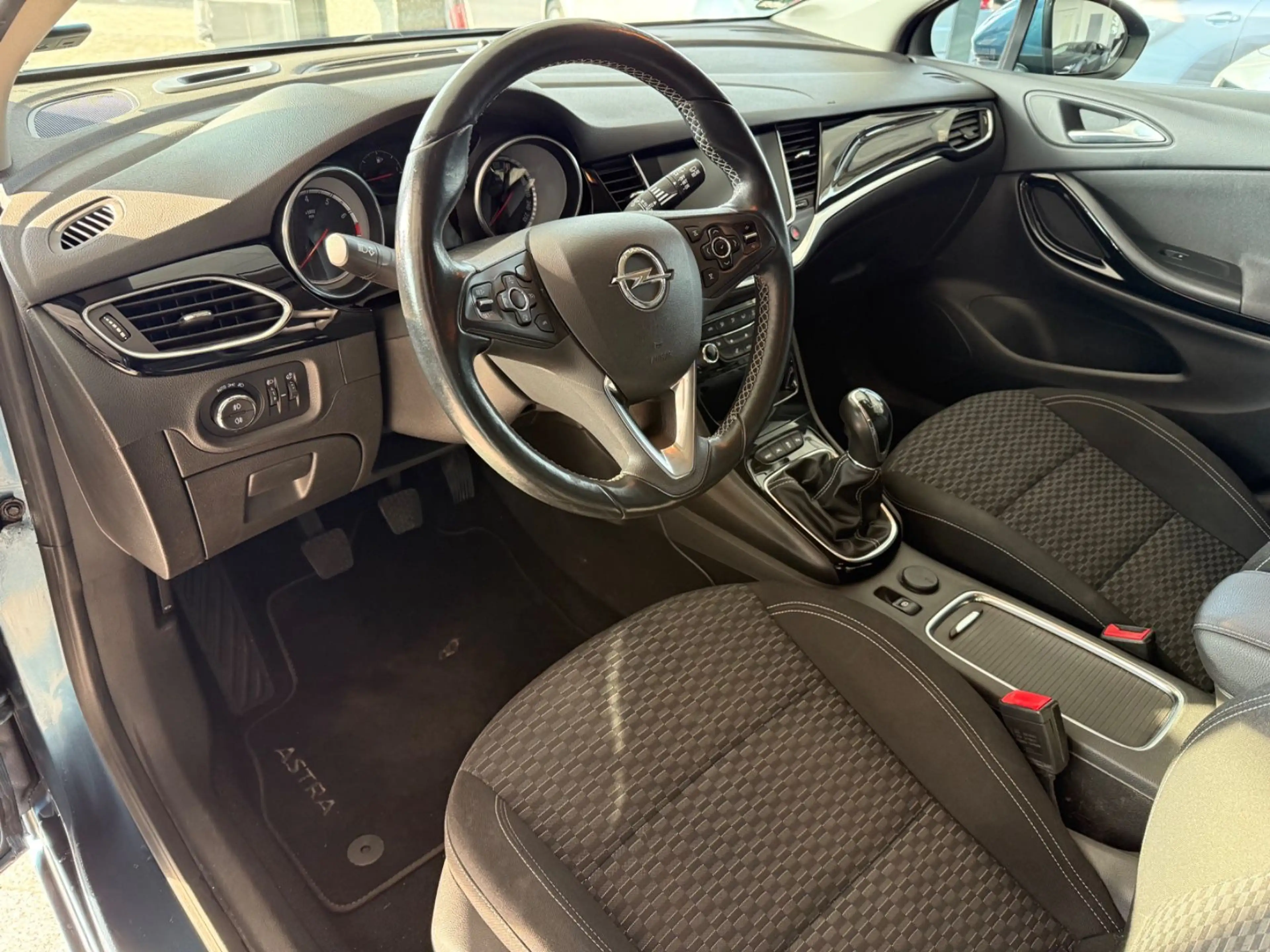 Opel Astra K Sports Tourer Klimaauto Navi Kamera SHZ — photo 11
