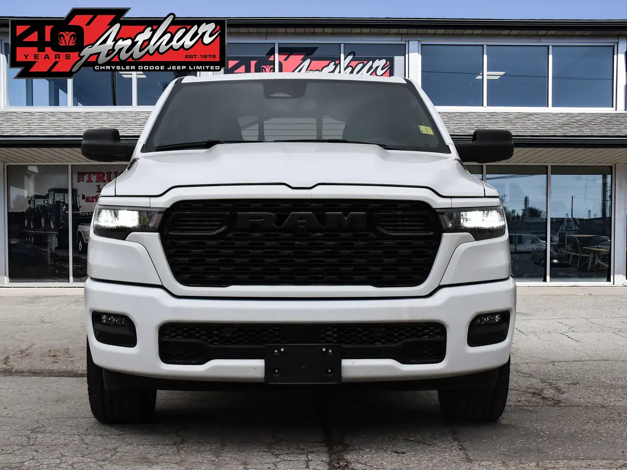 RAM 1500 снимка RAM 1500