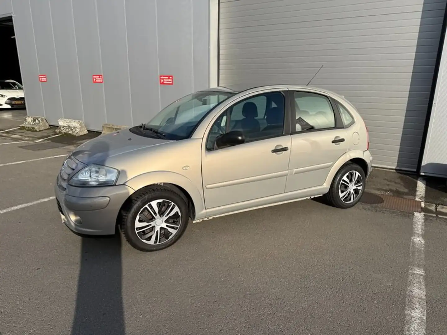 Citroen C3 C3 1.4i AUTOMATIQUE - AIRCO Beige - 2