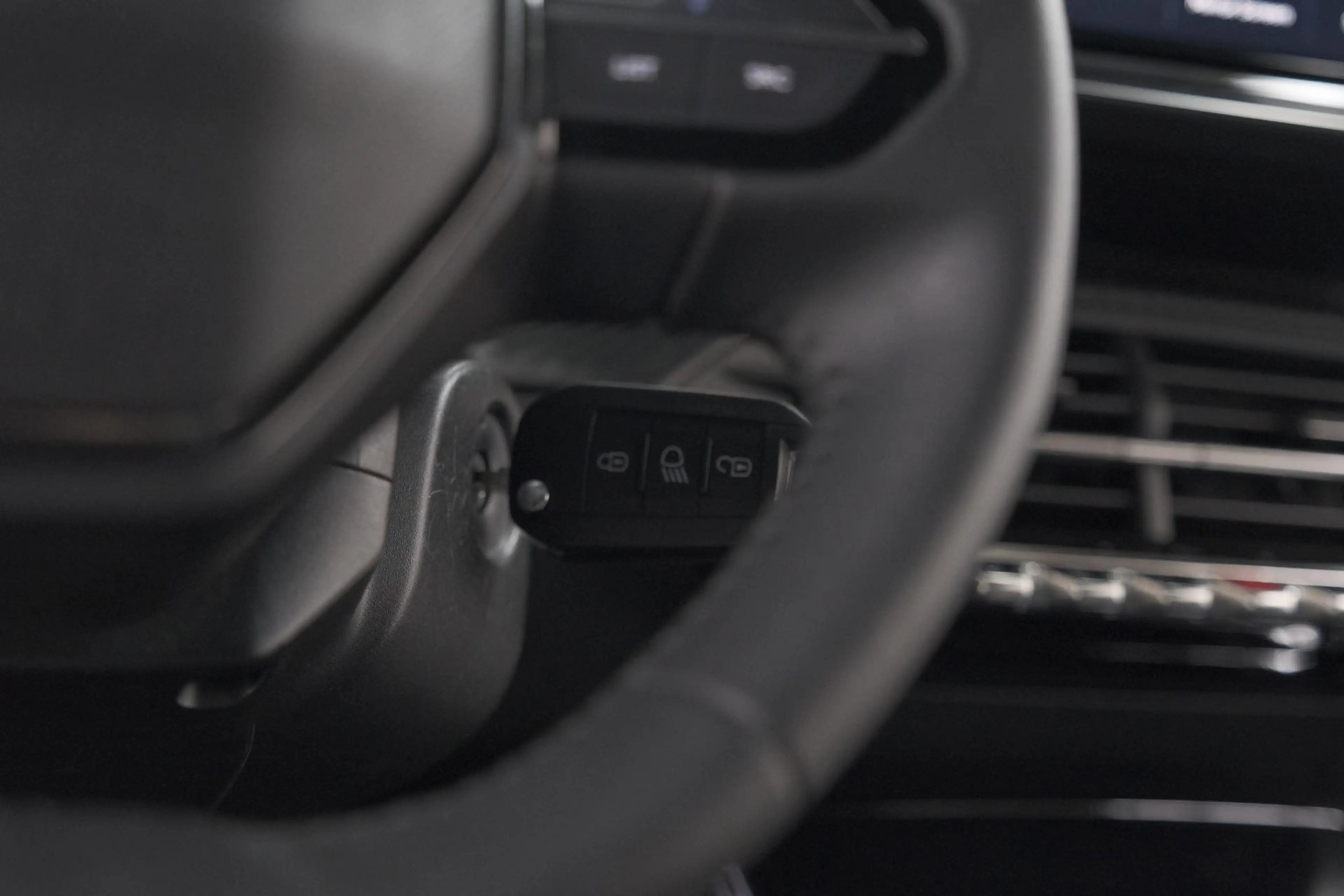 Peugeot 2008 PureTech 100 Allure | Camera | Navigatie | Parkeer — photo 14