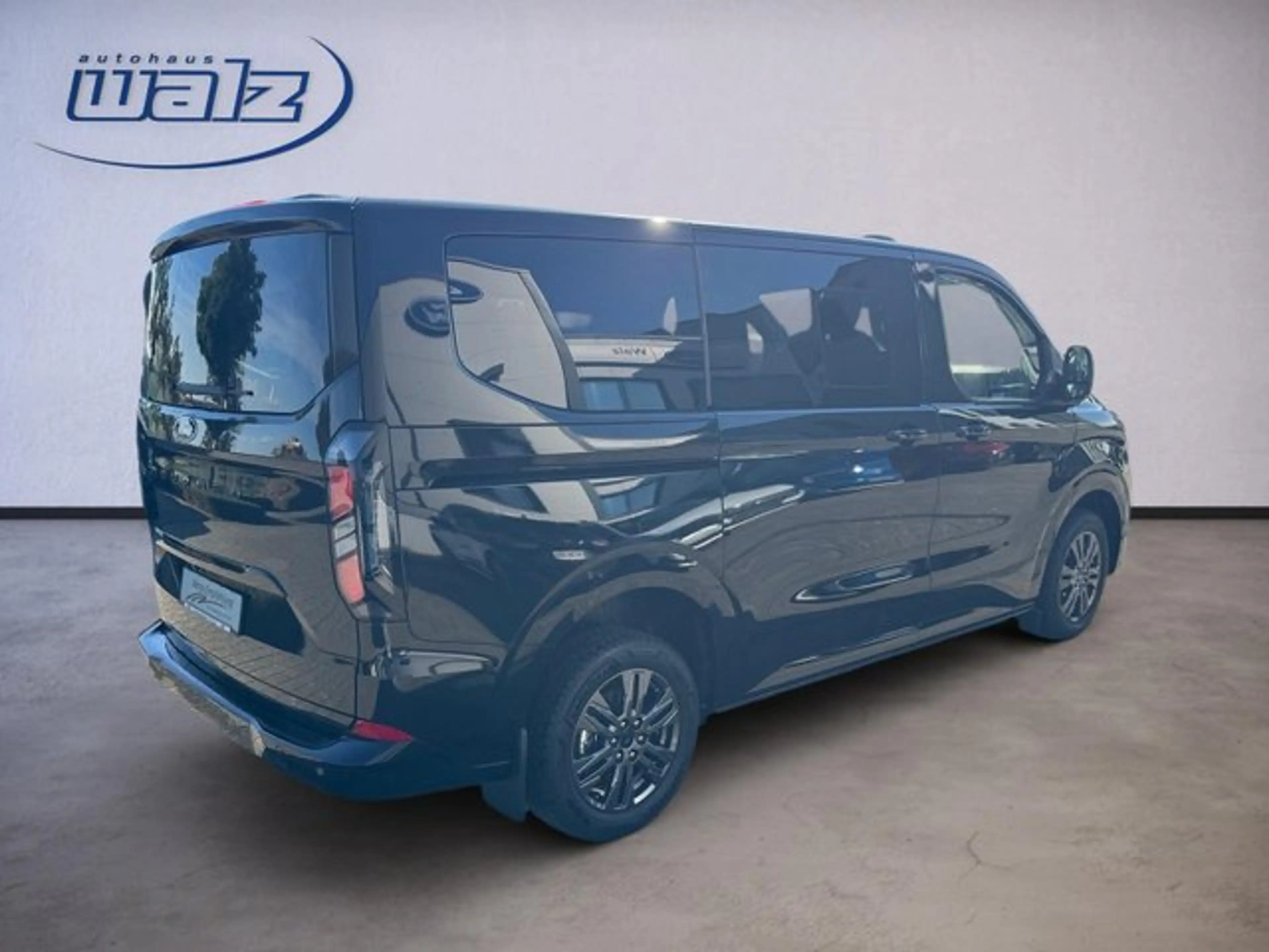 Ford Tourneo Custom Bus 320 L1 Tourneo Titanium FWD — photo 3