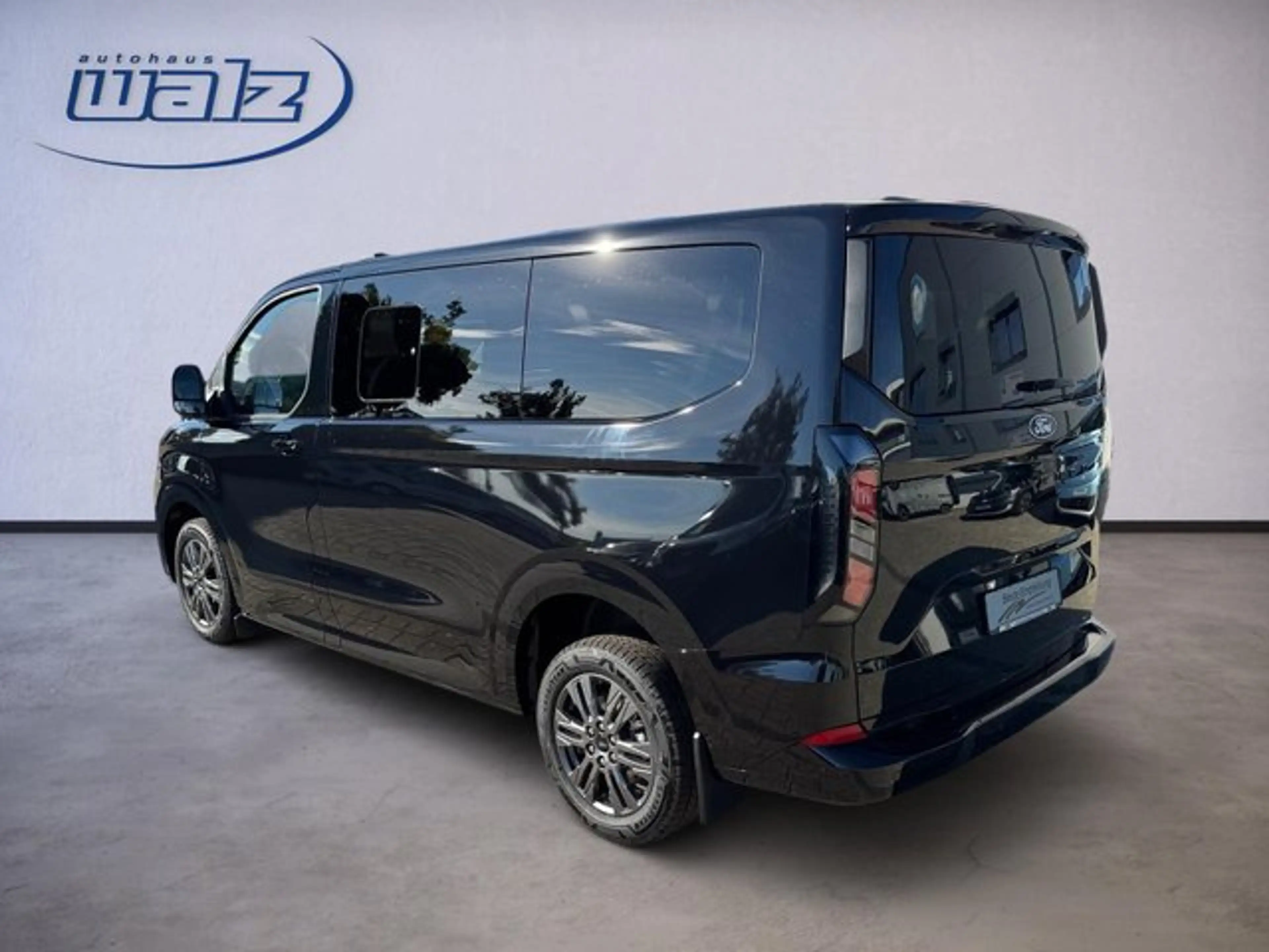 Ford Tourneo Custom Bus 320 L1 Tourneo Titanium FWD — photo 4
