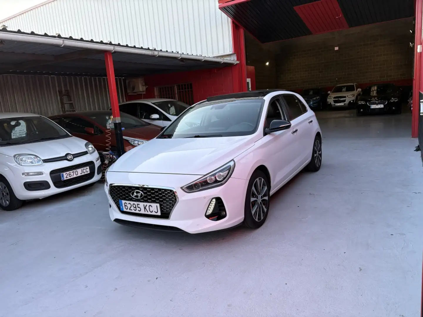 Hyundai i30 1.6CRDi Style Sky 136 Blanc - 2