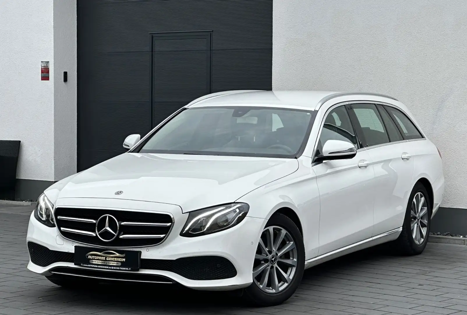 Mercedes-Benz E 200 d 9G*AVANTGARDE*1HAND*COMAND*KAMERA*SHZ Blanco - 1