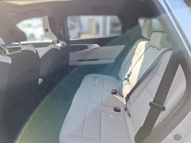 Renault Espace Iconic Full Hybrid E-Tech 200 5-Sitzer Ansicht 10