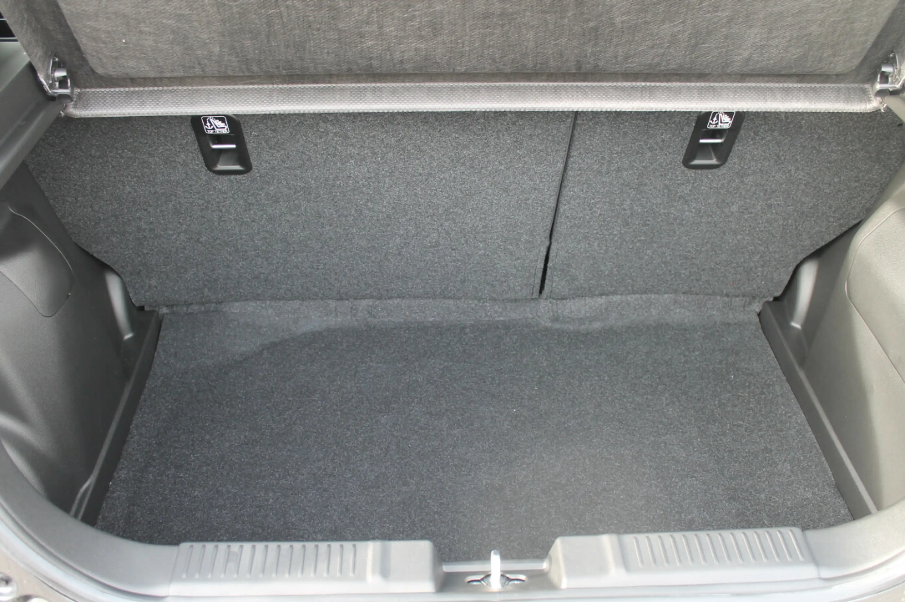 Suzuki Swift 1.2 Club Hybrid — photo 13