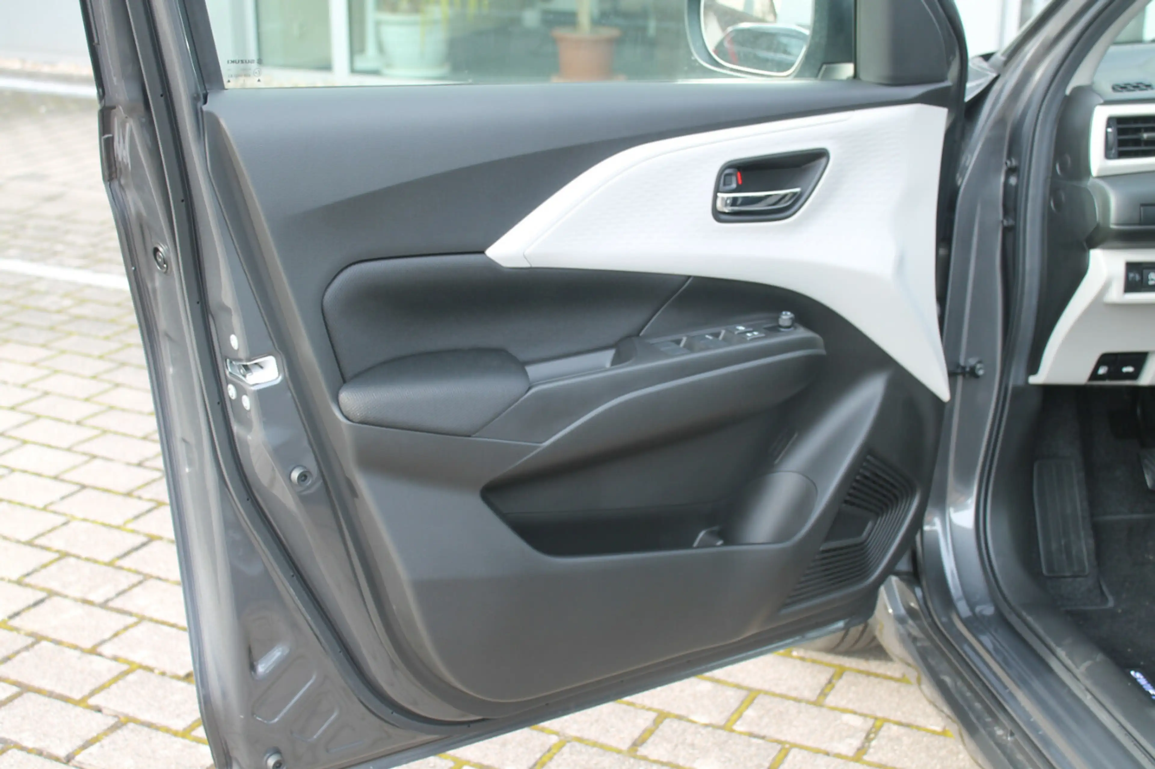 Suzuki Swift 1.2 Club Hybrid — photo 9