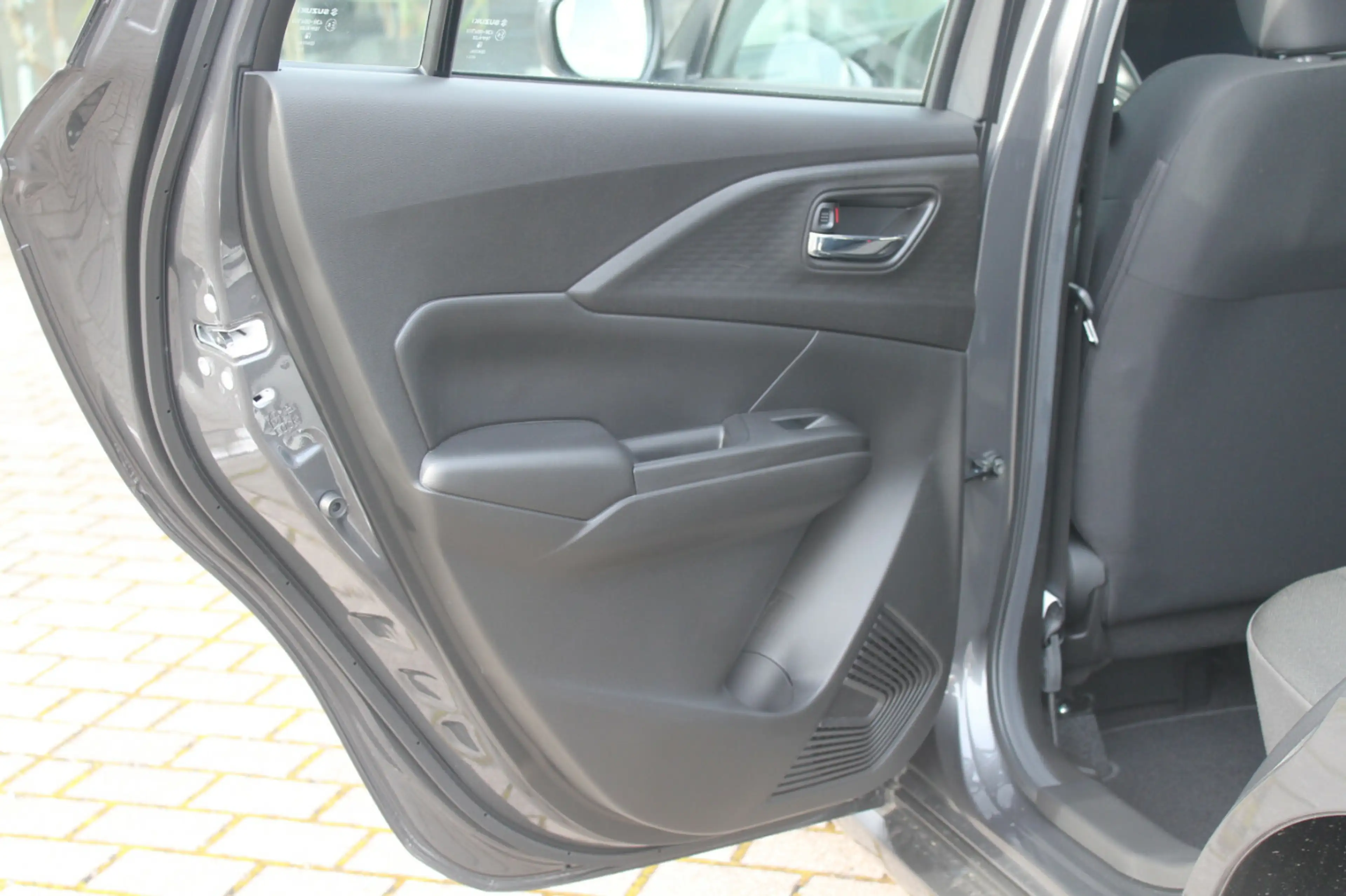 Suzuki Swift 1.2 Club Hybrid — photo 11