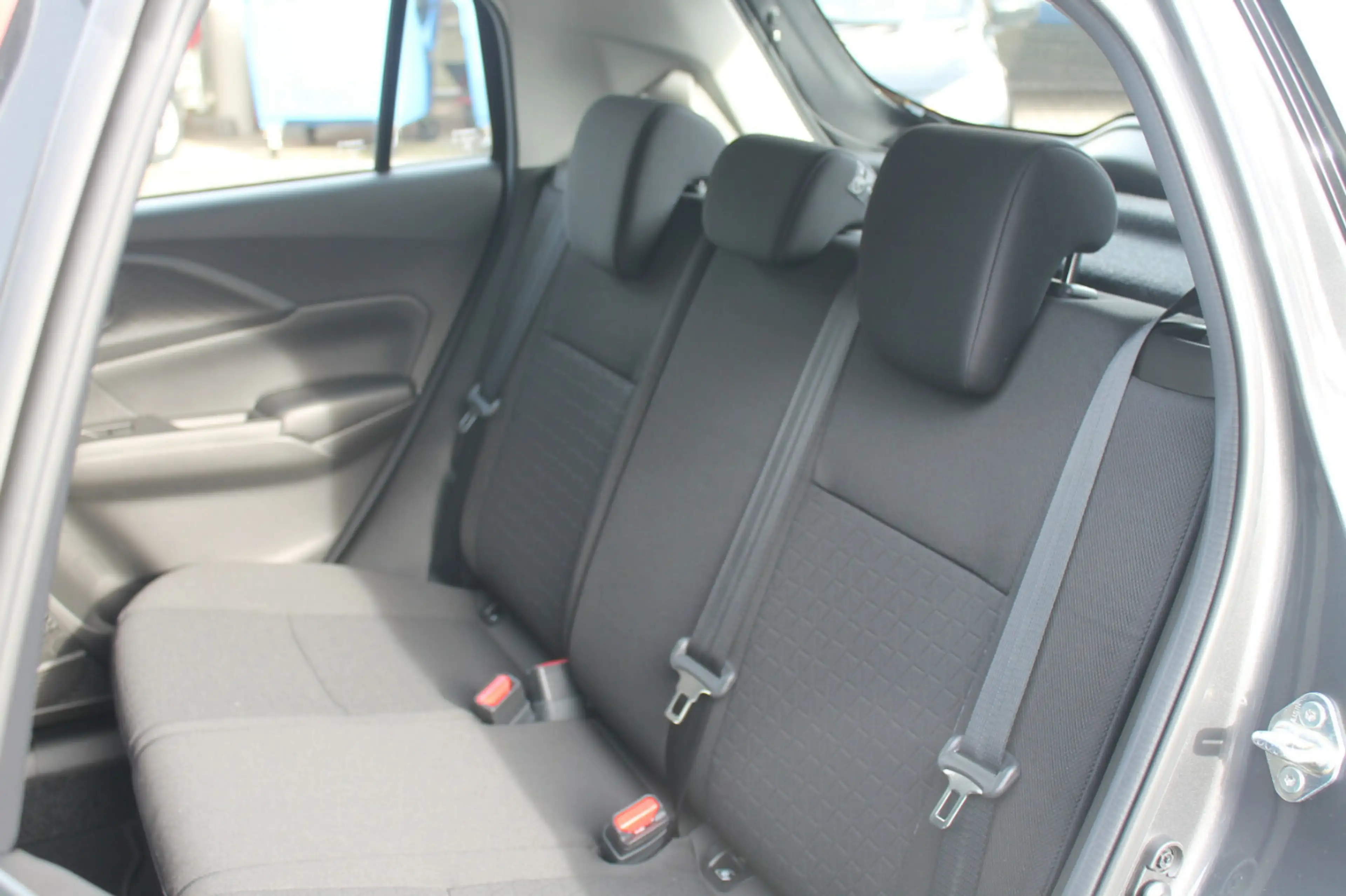 Suzuki Swift 1.2 Club Hybrid — photo 12