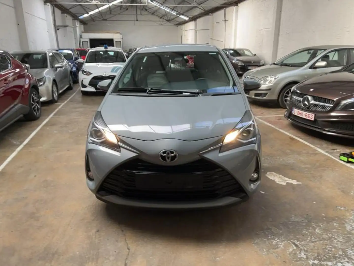 Toyota Yaris Comfort & Pack Y-CONIC Gris - 2