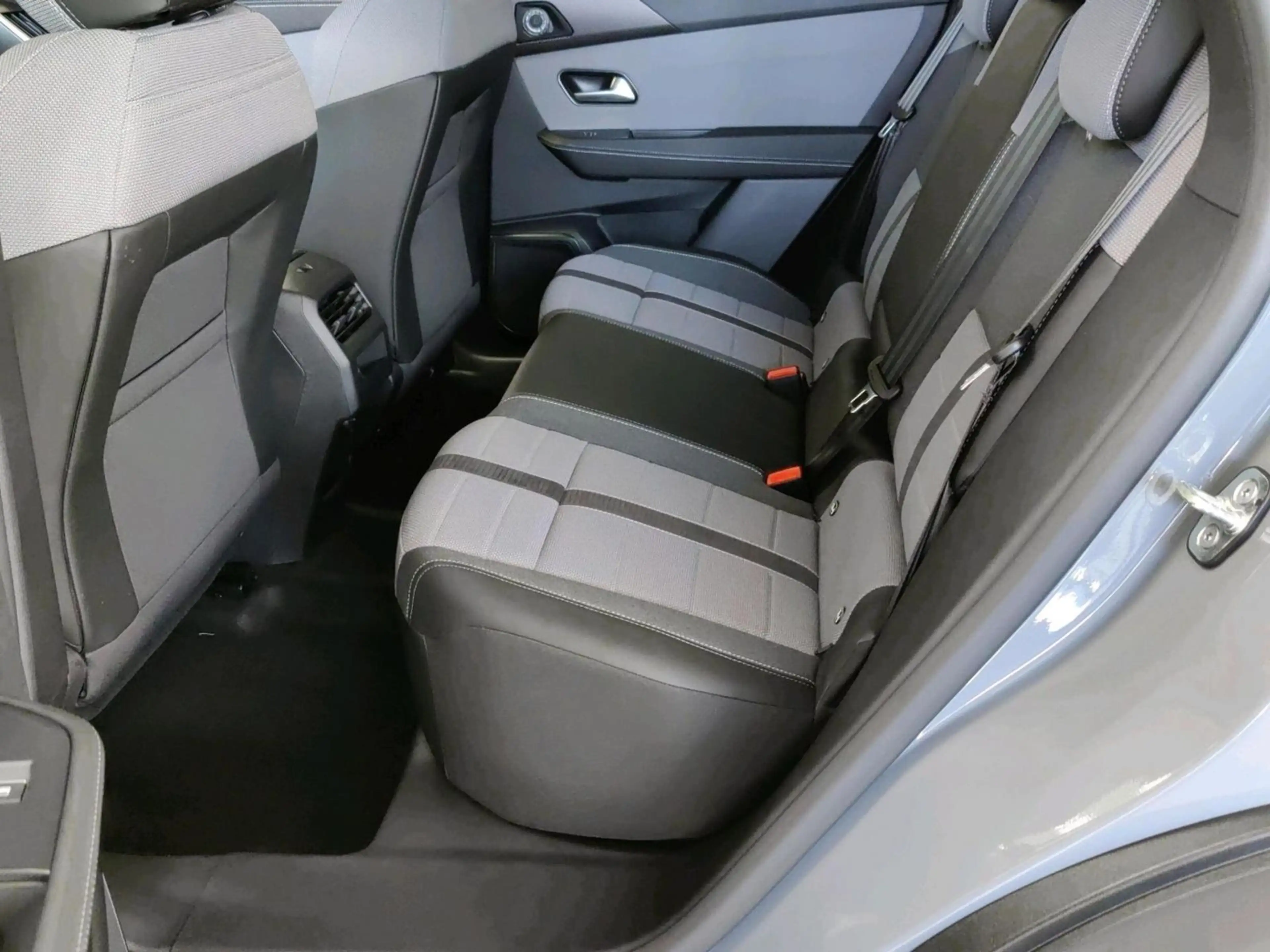 Opel Grandland X Grandland GS Hybrid 145PS Autom. AHK Allwetter — photo 8