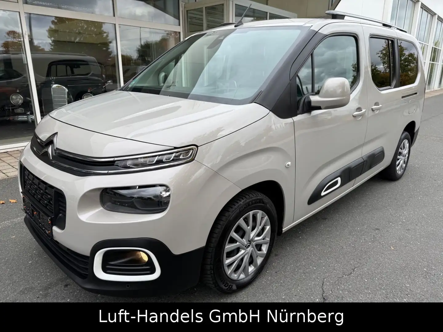 Citroen Berlingo Shine XL 7Sitzer Autom Navi AHK 360`Cam Grau - 1