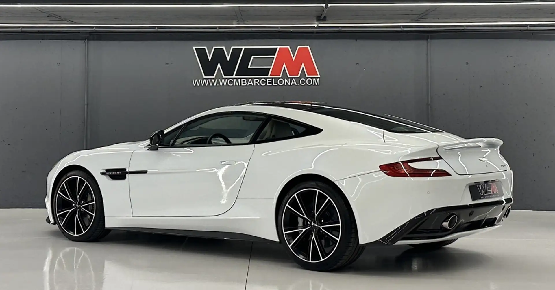 애스턴마틴 뱅퀴시 Coupe 2013 흰색 사진 7