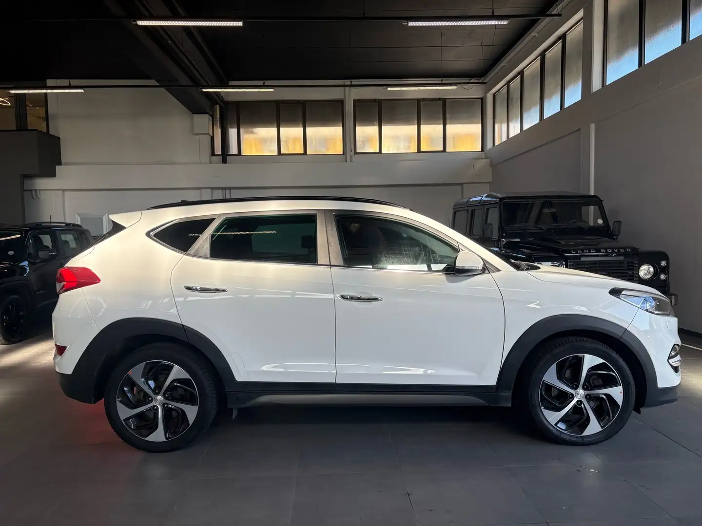 Hyundai TUCSON 2.0 crdi Xpossible 4wd 136cv auto Bianco - 2