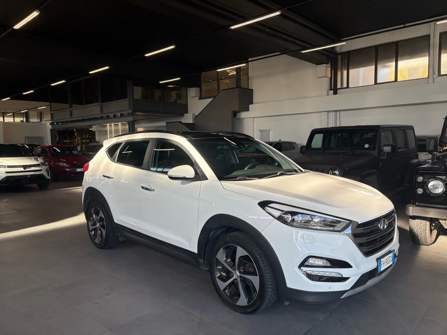 Hyundai TUCSON 2.0 crdi Xpossible 4wd 136cv auto Bianco - 1