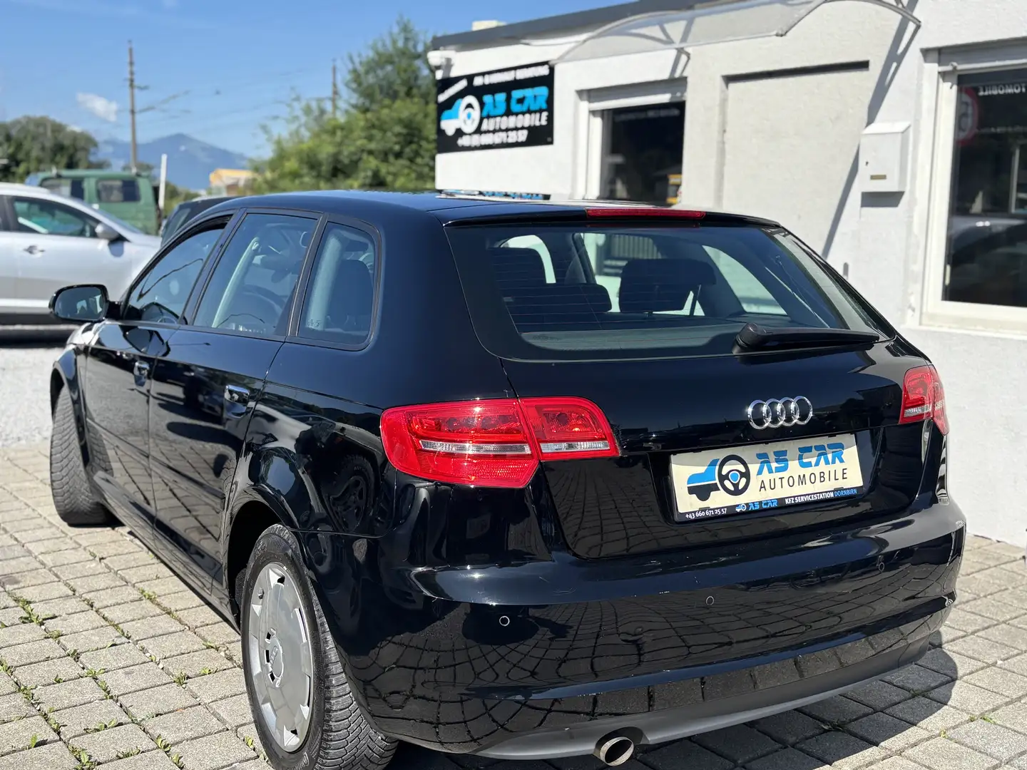 Audi A3 SB Attraction 1,6 TDI DPF S-tronic Schwarz - 2