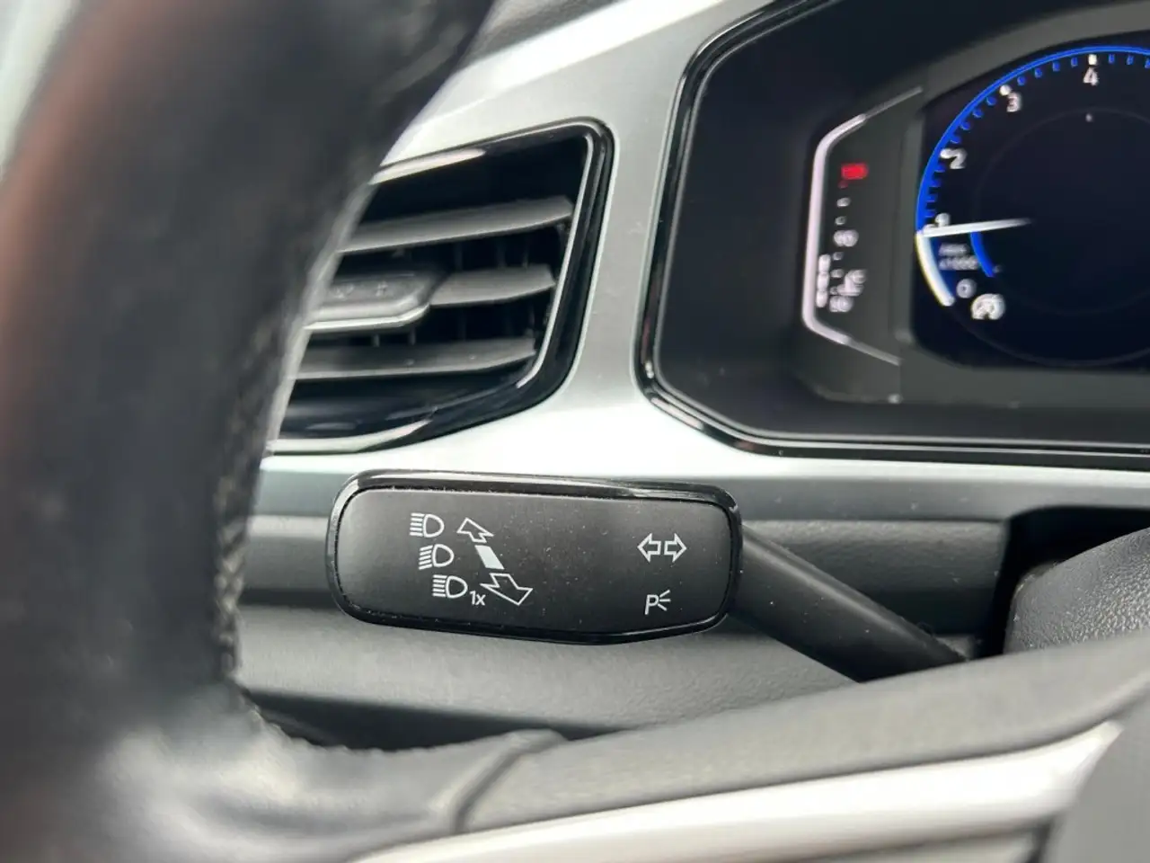 Volkswagen T-Roc 1.0 TSI LIFE. CARPLAY, ACC, NAVI, миниатюра 18