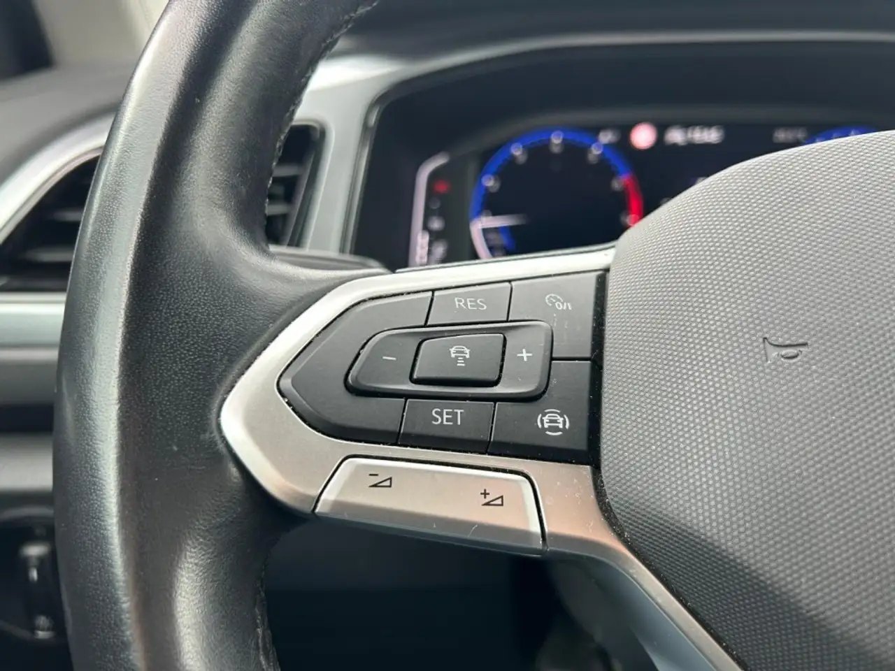 Volkswagen T-Roc 1.0 TSI LIFE. CARPLAY, ACC, NAVI, миниатюра 16