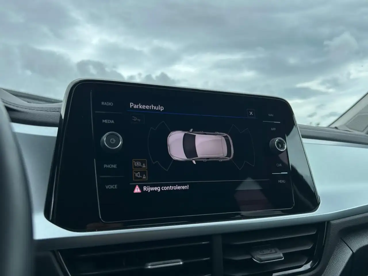 Volkswagen T-Roc 1.0 TSI LIFE. CARPLAY, ACC, NAVI, миниатюра 10