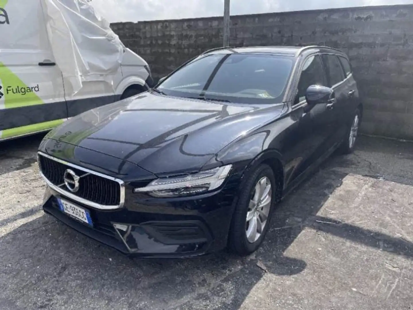 Volvo V60 V60  2.0 b4 Momentum Business auto  GE936CG Nero - 2
