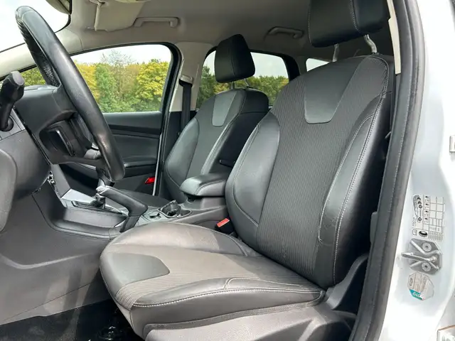 Ford Focus view 16
