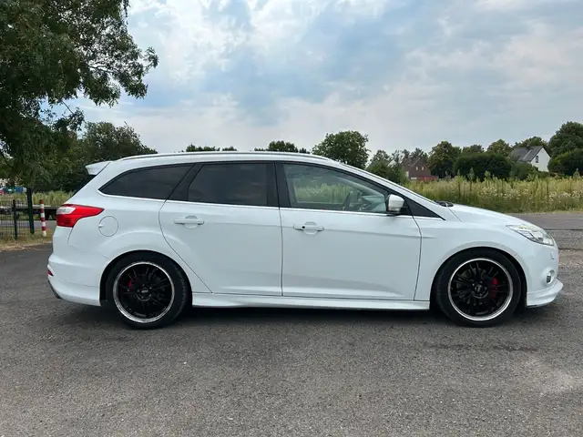 Ford Focus view 6