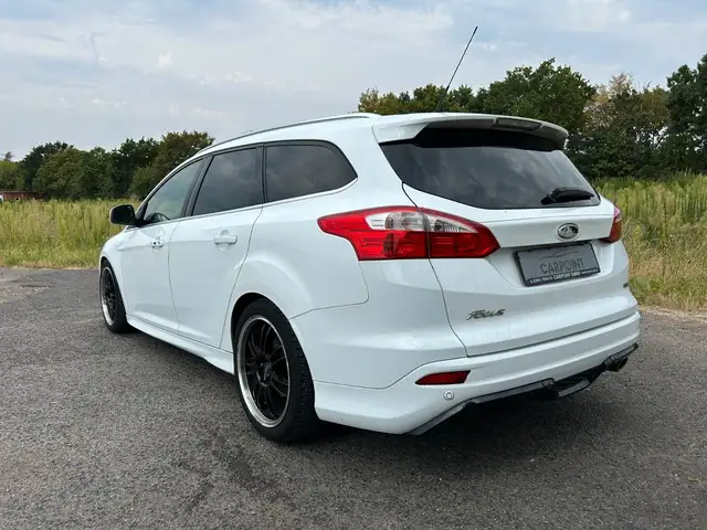 Ford Focus view 3