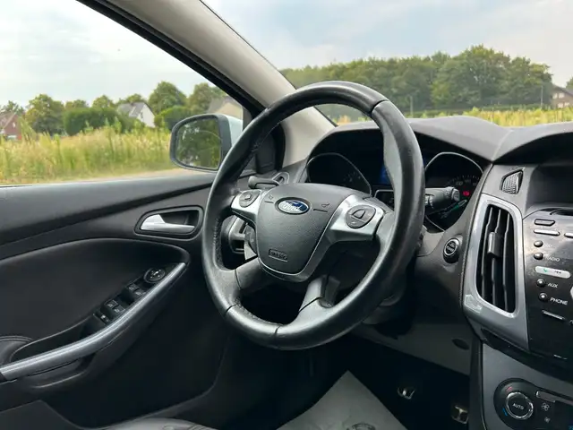 Ford Focus view 24