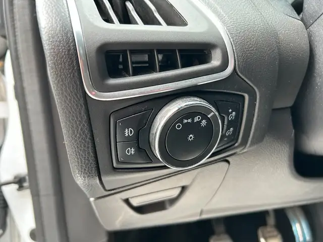 Ford Focus view 15