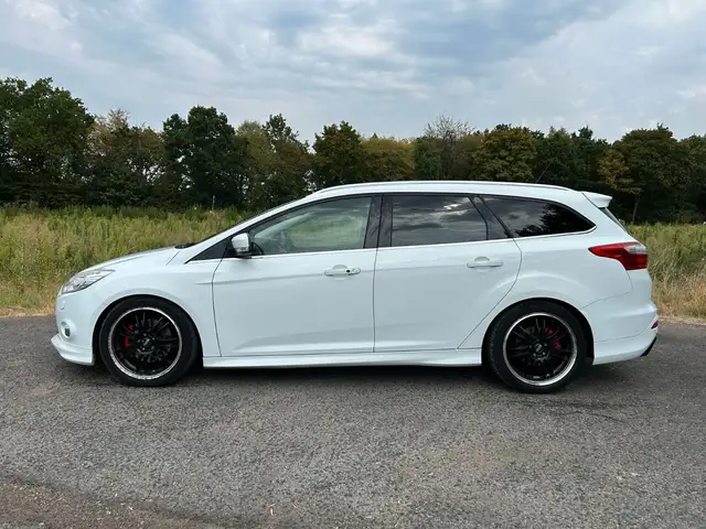 Ford Focus view 2