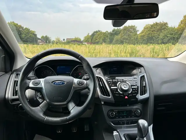 Ford Focus view 17
