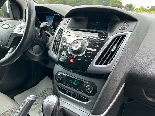 Ford Focus view 25