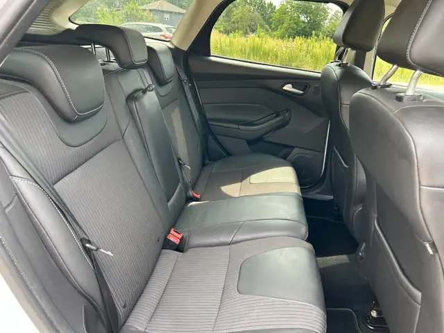 Ford Focus view 19