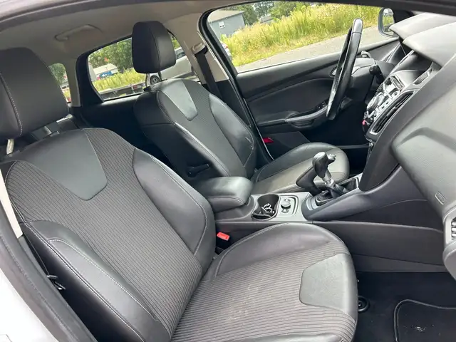 Ford Focus view 30