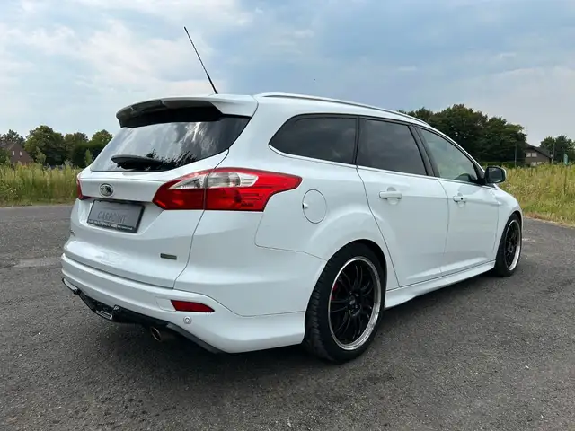 Ford Focus view 5