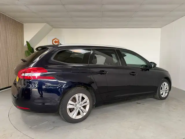 Peugeot 308 view 8