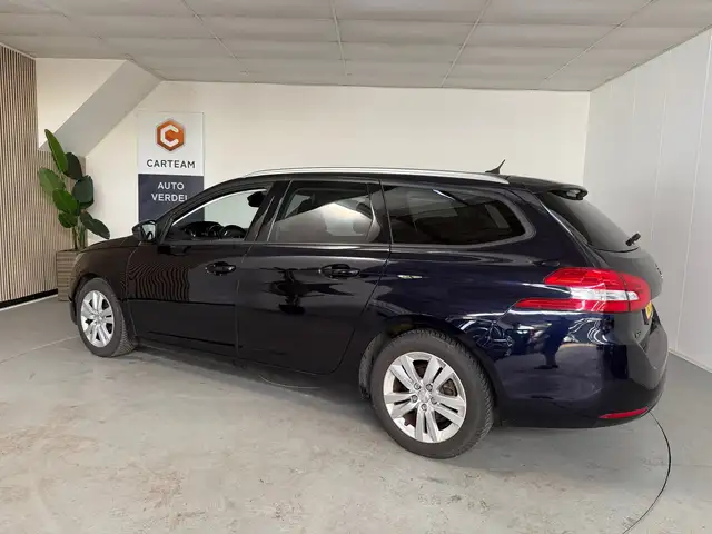 Peugeot 308 view 2