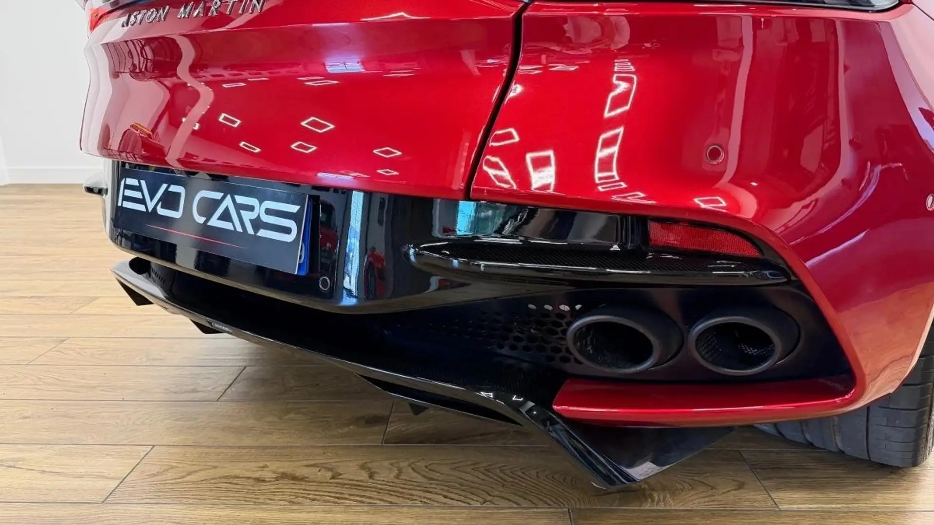 애스턴마틴 DBS Coupe 2019 빨강 사진 7