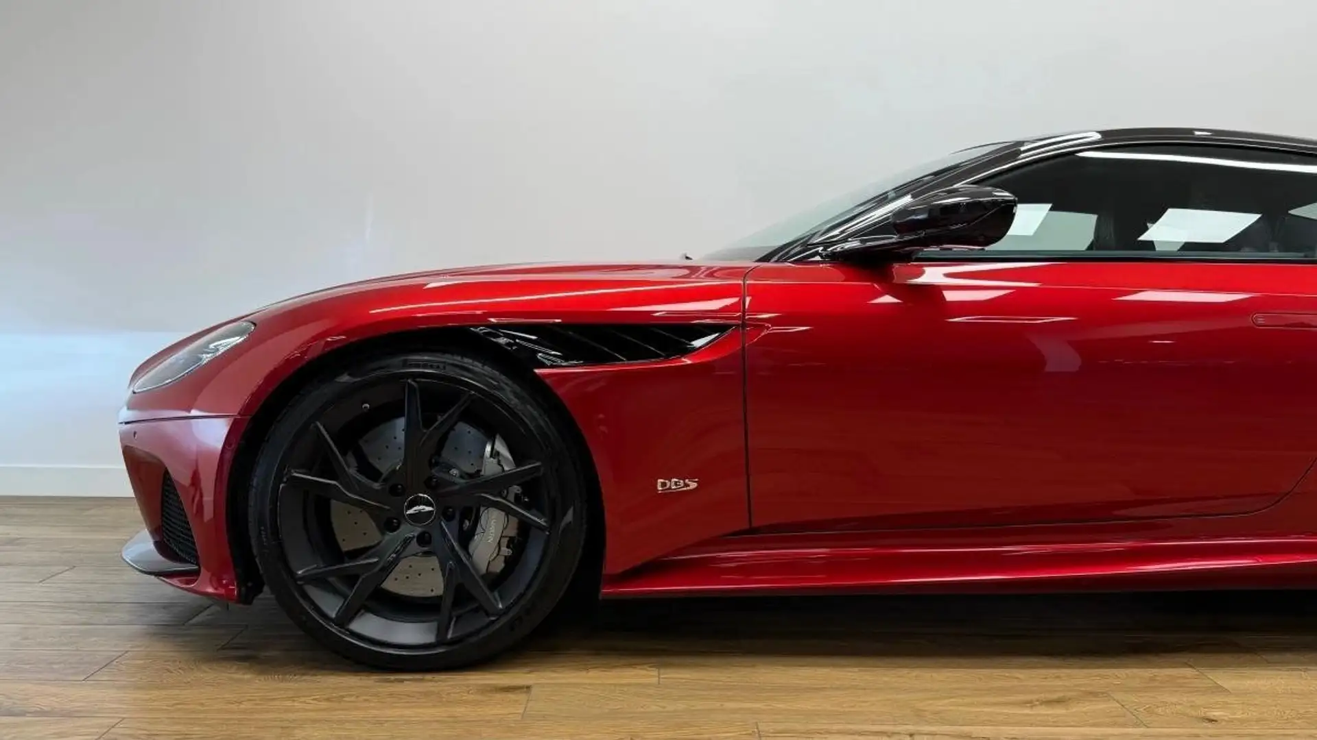 애스턴마틴 DBS Coupe 2019 빨강 사진 4