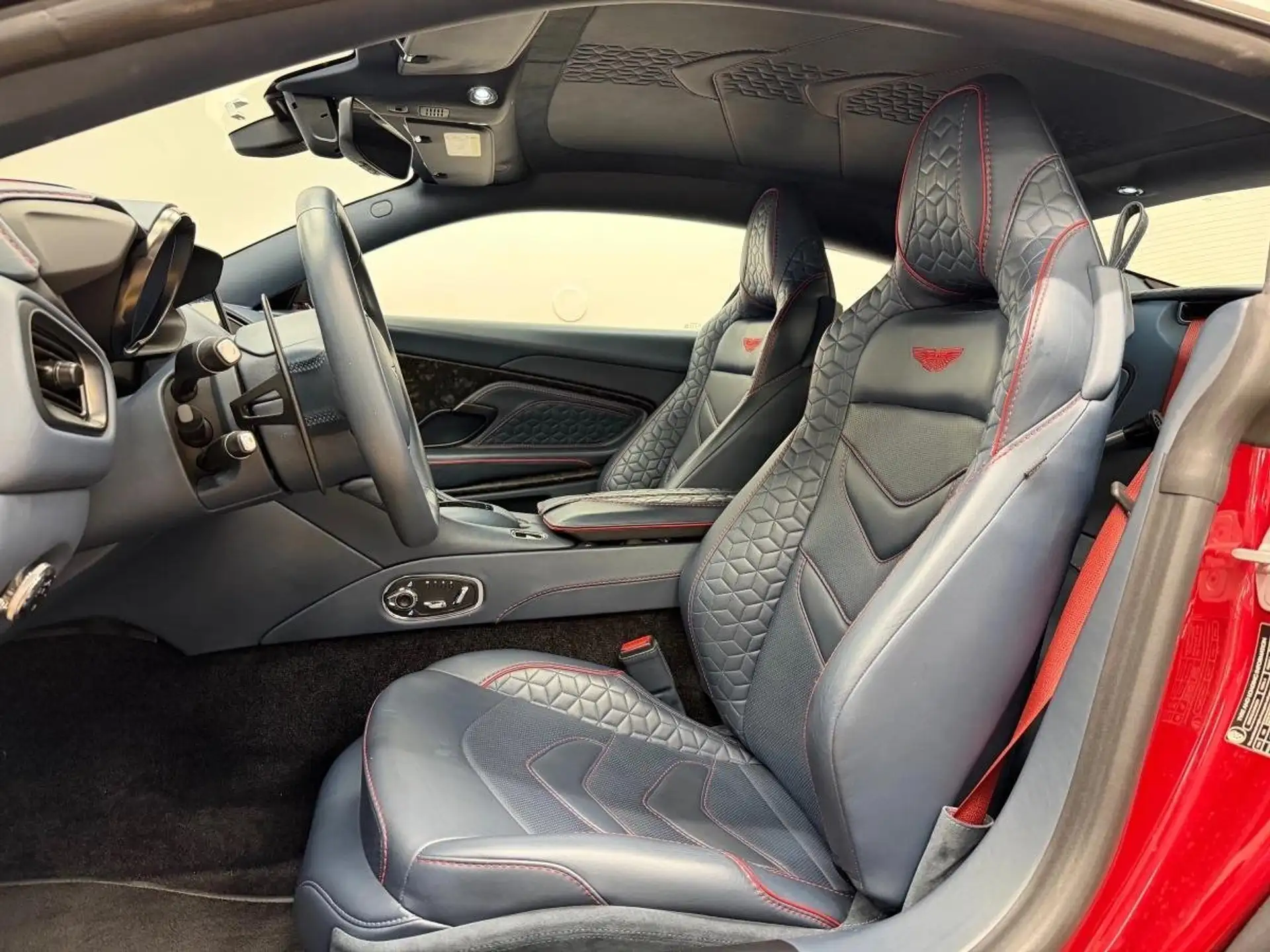 애스턴마틴 DBS Coupe 2019 빨강 사진 8