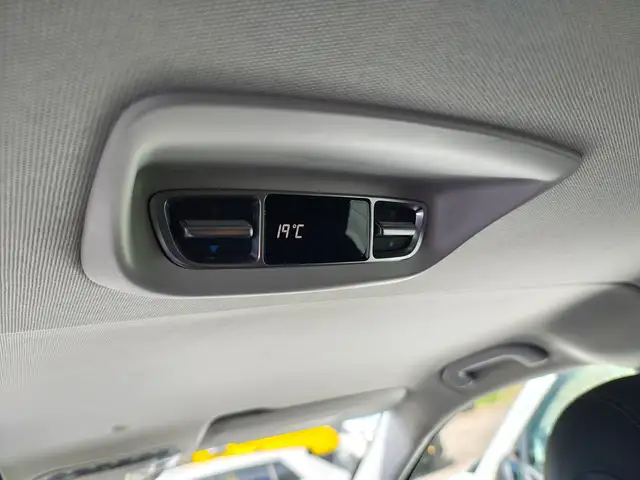 Mercedes-Benz V-Class view 11