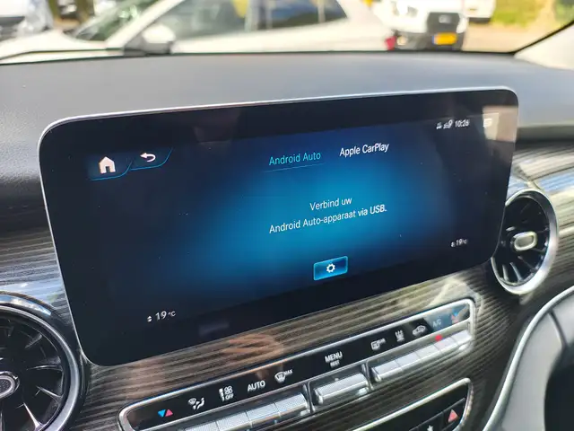 Mercedes-Benz V-Class view 13